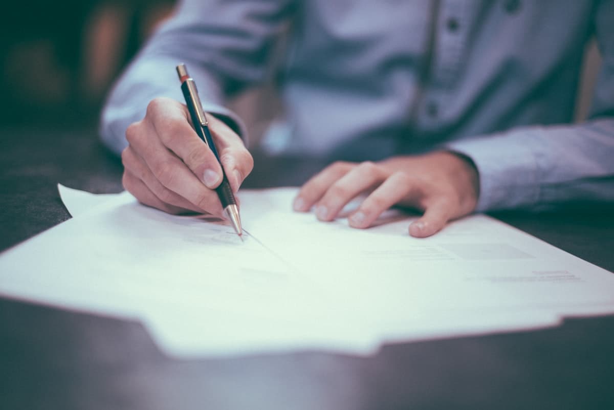 Rescisão contratual: o que verificar antes de assinar